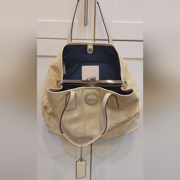 Coach patent leather carry-all - Picture 9 of 14